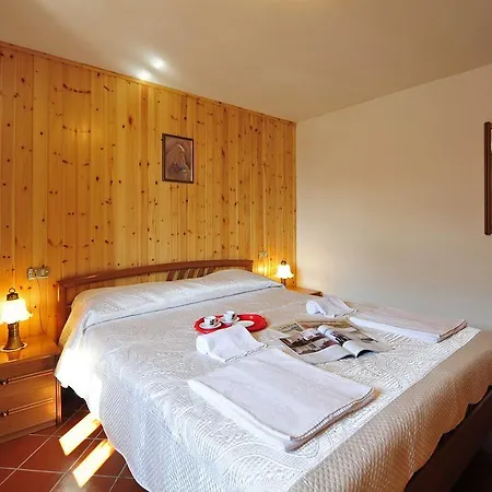 Holiday home Rustica Cremia